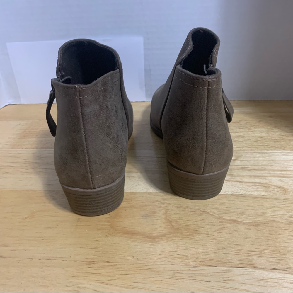 Arizona Ankle Bootie Sz 7 Faux Leather Side Zipper Memory Foam Comfort 1.5‎ Heel - Picture 5 of 6